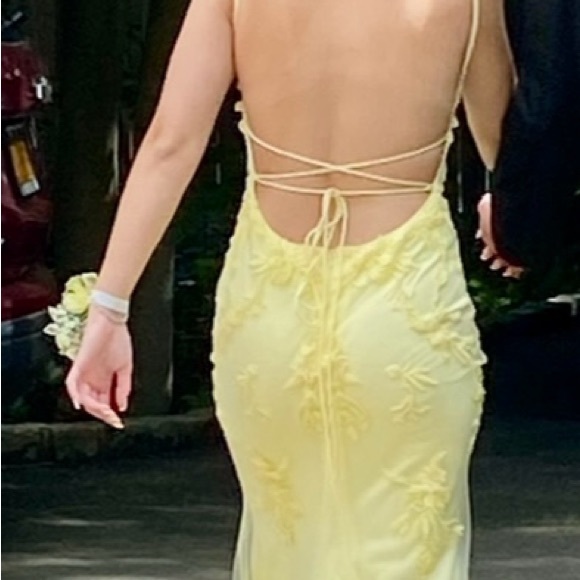 PROM SEASON! Make an offer!
Gorgeous yellow gown - Picture 7 of 13